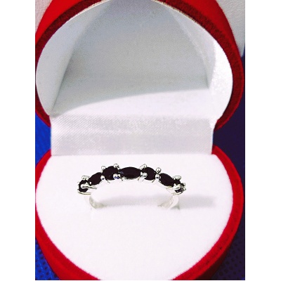 Anillo circonias en negro, plata .925 talla 8